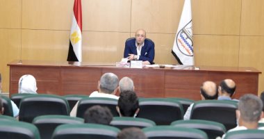 محافظ بنى سويف يلتقى طلاب مدرسة واقعة غش الشهادة الإعدادية