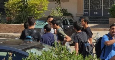 توافد طلاب الثانوية الأزهرية على اللجان فى سادس أيام الامتحانات.. صور