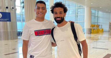 مصر ووجه الأسد.. مصطفى محمد فى صورة مع النجم محمد صلاح قبل الانضمام لفرقهما