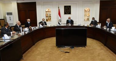 وزير الإسكان يلتقى رئيس المجلس العربى للمياه 