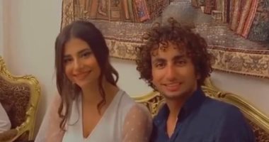 عمرو وردة يعلن خطوبته فى حفل عائلى.. صورة 
