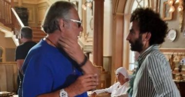 مصطفى فهمى فى كواليس تصوير مسلسل " الحرير المخملى" .. صور
