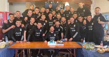 كوبا أمريكا.. كعكة وحفل شواء فى عيد ميلاد ميسي بمعسكر منتخب الأرجنتين