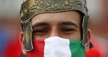 روح الأجداد فى تشجيع الأحفاد.. أزياء رسمية وتقاليد الجماهير بملاعب اليورو "ألبوم صور"