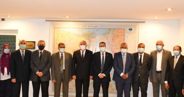محافظة قنا توقع بروتوكول تعاون مع هيئة المساحة للحفاظ على أملاك الدولة.. صور