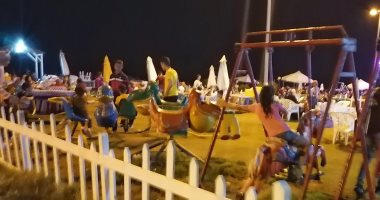 إقبال كبير من الأهالى على كورنيش بورسعيد هروبا من حرارة الجو.. فيديو