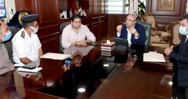 محافظ بنى سويف يؤكد على ضرورة تقنين أوضاع التوك توك وتيسير إجراءات الترخيص
