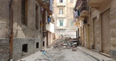 قطع المرافق عن عقار العطارين بالإسكندرية واستكمال البحث عن ضحايا.. لايف وصور