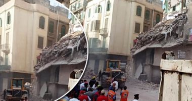 تفاصيل انهيار عقار من 4 أدوار مأهول بالسكان في الإسكندرية.. سيدة استشعرت حركة غير طبيعية ونبهت السكان وهربوا قبل دقائق من الكارثة.. "الحماية المدنية" تواصل البحث عن ضحية.. والنيابة تستدعى صاحب المنزل.. فيديو