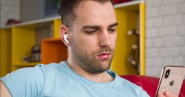 أبل تستعد لإطلاق سماعات AirPods جديدة قبل نهاية هذا العام