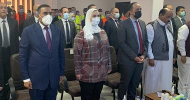 وزيرة التضامن: الكشف عن تعاطى المخدرات لـ1751 موظفا فى مطروح.. صور