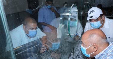 وزير النقل يحيل ناظر محطة إسكندرية ومسئولى الحجز للتحقيق لعدم وجود صرافى تذاكر