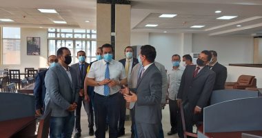 وزير التعليم العالى يتفقد مركز الاختبارات الإلكترونية والمكتبة المركزية بجامعة بنها