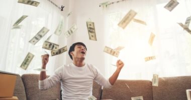4 أبراج فلكية ماشية بمبدأ اصرف ما في الجيب يأتيك ما في الغيب