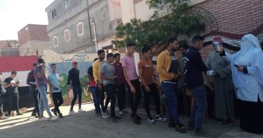 بوابات إلكترونية وقياس الحرارة بامتحانات الدبلومات الفنية فى كفر الشيخ.. صور