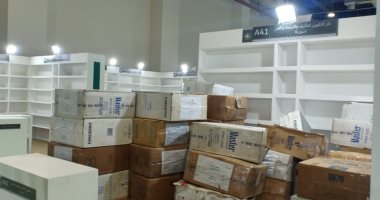 وصول شحنات كتب الناشرين السوريين بأجنحة معرض القاهرة للكتاب.. صور