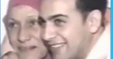 مصطفى قمر يستعيد ذكرياته مع والدته بصورة فى شبابه: وحشتني طيبتها وأيامها