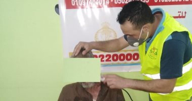 "كفر الشيخ بلا مشردين" تنقل موظفا على المعاش من أحد شوارع دسوق لدار إيواء