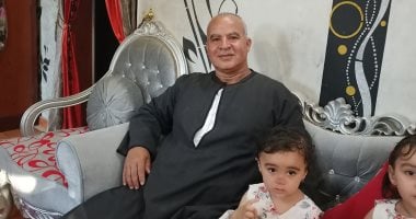 "تعليم المنوفية" تكرم الحاصل على الشهادة الإعدادية فى سن الـ 56 عاما