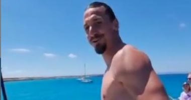 قفزة ثقة لـ إبراهيموفيتش تثبت نجاح جراحة الركبة.. فيديو وصور