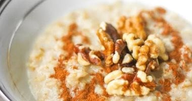 أطعمة صحية للمساعدة فى خفض الوزن.. أبرزها الشوفان بالجوز و الزبادى بالتوت