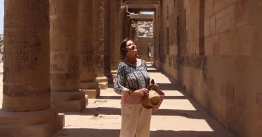 الفرنسية ماشا مريل تزور معبد فيلة قبل مغادرتها مطار أسوان.. صور 