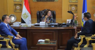 محافظ دمياط تبحث الموقف الخاص بمشروعات هيئة البريد بمركز كفر سعد