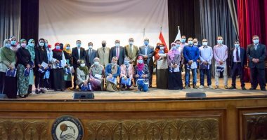 رئيس جامعة بنى سويف يكرم 27 من شباب الباحثين الفائزين بتمويل مشروعات بحثية