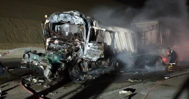 مصرع سائق سيارة نقل ثقيل وإصابة تباعه فى حادث تصادم بطريق "الفيوم-الواحات"