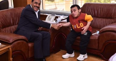 محافظ مطروح يوجه بتمهيد شارع مواطن مراعاة لظروفه الصحية