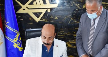 محافظ أسوان يعتمد 245 درجة للقبول بالمرحلة الثانوية العامة