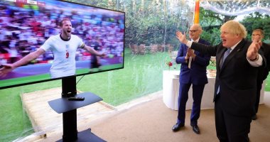 يورو 2020.. احتفال رئيس الوزراء جونسون بهدف هارى كين وتأهل إنجلترا لدور الـ8 "فيديو"