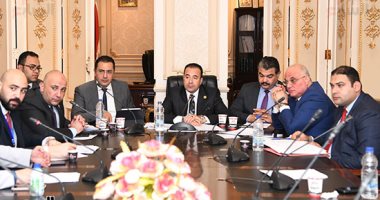 "اتصالات النواب" تفتح ملف الآثار السلبية لتطبيق "تيك توك".. صور