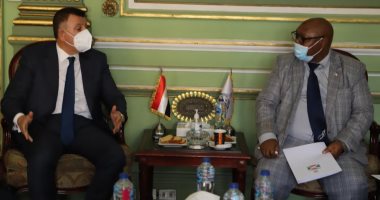 السفير البوروندى يشيد بجهود علاج "التوأم الملتصق" بالدمرداش 