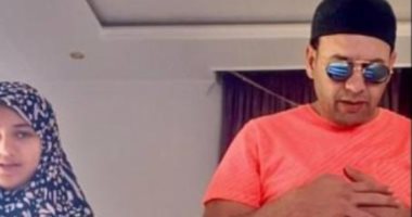 مصطفي قمر يحذف صورته مع ابنته أثناء الصلاة بالنضارة بعد هجوم السوشيال ميديا