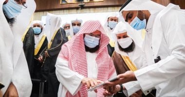 "السديس" يوجه بتوزيع مليون عبوة مياه زمزم على الحجاج