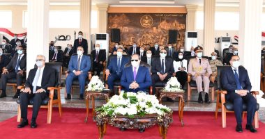 الرئيس السيسي يتفقد المعدات المشاركة بمبادرة "حياة كريمة" لتطوير الريف.. ويؤكد: رصدنا 200 مليار جنيه لكل مرحلة.. و150 ألف منزل بحاجة للتوسع الأفقى.. ومشروع تصنيع مشتقات البلازما كان حلما وبدأ يتحقق