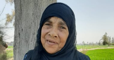 كفاح فى سن الـ70.. "مكاسب" فقدت أبنائها الذكور وتعمل باليومية.. لايف