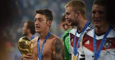 يورو 2020.. يواكيم لوف يريد إنهاء الخلاف مع أوزيل بعد الرحيل من ألمانيا