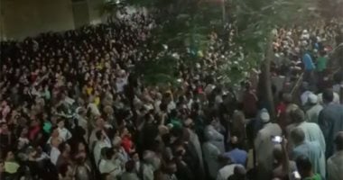 أهالى قرية "أتميدة" بالدقهلية يشيعون جثمان ضحية حفل زفاف "عبدة الشيطان" 
