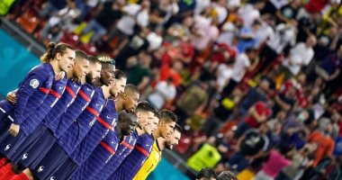 بوجبا يعتذر لمشجعى منتخب بلاده بعد الخروج من اليورو: سنبقي رؤوسنا مرفوعة وسنعود أقوى