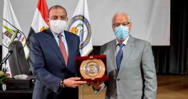 جامعة بنى سويف تكرم شلبية لفوزه بعضوية اللجنة الدولية لمعمل الفيزياء الفلكية