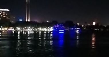 مواطنون يهربون من درجة الحرارة ويستمتعون بجمال نهر النيل.. فيديو