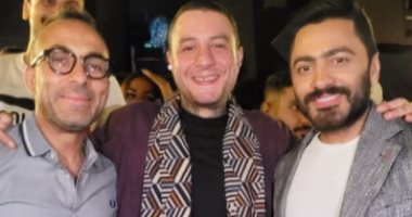 أحمد الفيشاوى يعبر عن سعادته لحضور فيلم "مش أنا".. ويصف تامر حسنى بالفولاذى