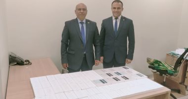 ضبط راكب أجنبي حاول تهريب كمية من أجهزة IQOS الخاصة بالتدخين (صور)