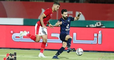 الأهلي يدفع فاتورة التهوّر ويتعادل مع بيراميدز.. الأحمر يفشل فى استغلال السيطرة وحالة الطرد فى المنافس وركلة الجزاء.. محمد الشناوي يُهدى الفريق السماوى نقطة ثمينة.. وعلامات استفهام حول عدم ترجمة الفرص لأهداف