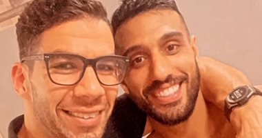 شريف إكرامى يحتفل مع أحمد الشناوى بالتعادل أمام الأهلى: أخويا.. مع بعض أقوى