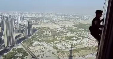 أخطر مشاهد نفذها توم كروز..قفز من الطائرة وتسلق برج خليفة..عيد ميلاده الـ59