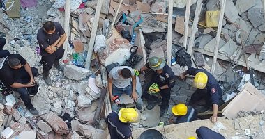 الناجون من انهيار عقار الإسكندرية يكشفون تفاصيل العودة من تحت الأنقاض.. فيديو