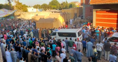 الحزن يخيم على أهالى زنارة بالمنوفية عقب وفاة 3 شباب بالقرية فى حادث تصادم.. صور